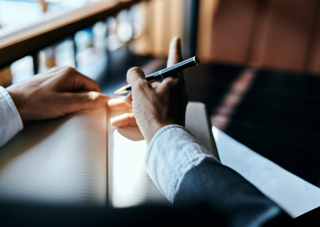 Erkend bemiddelaar aan het werk